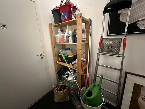 Parti med diverse städtillbehör och verktyg