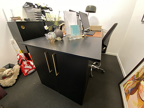 Arbetsstation med 2 st. kontorsstolar