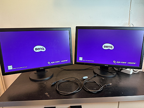 2 st 24-tums datorskärmar