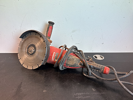 Vinkelslip Milwaukee AGV 22-230 E