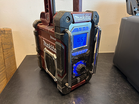 Radio Makita DMR108