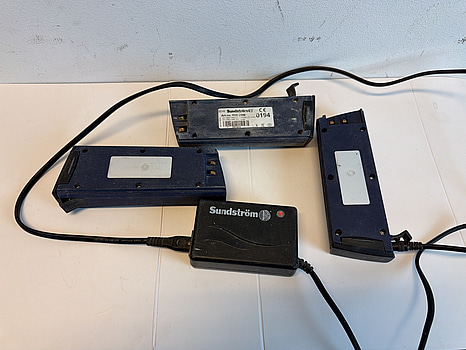 Batterier & laddare till friskluftsmask Sundström