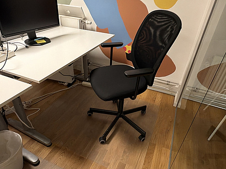 Skrivbord 120x80 samt kontorsstol, svart, nätrygg