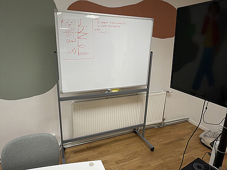 Whiteboard på stativ, med hjul