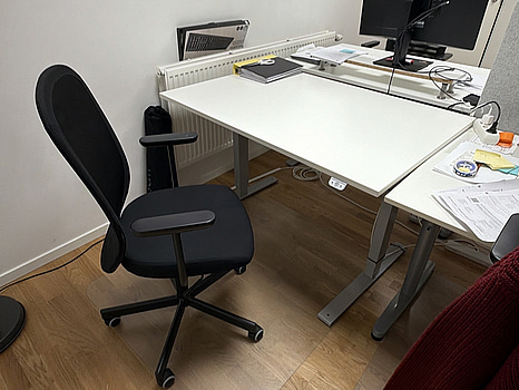 Elektriskt skrivbord höj- och sänkbart, vit, 120x 80 cm inklusive kontorsstol