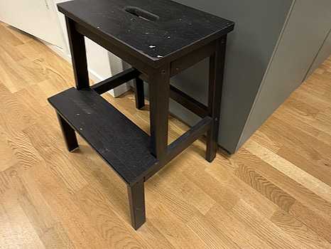 Trappstege i trä, svart