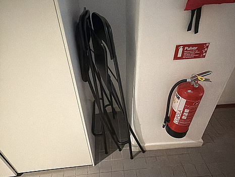 2st fällbara barstolar, svart, stålram