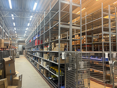 Lagerhyllsystem SSI Schaefer 10 sektioner, höjd 450 cm.