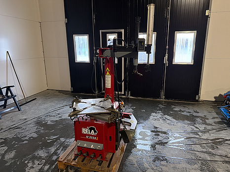 Däckmonteringsmaskin Pela U-203A