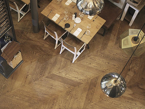 ca 129 kvm Parkettgolv Hørning Danmark, Chevron Ek Living 16x120x680 mm, obehandlat