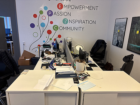 4 st. Skrivbord Rol Ergo inkl. hurts Edsbyn och kontorsstolar