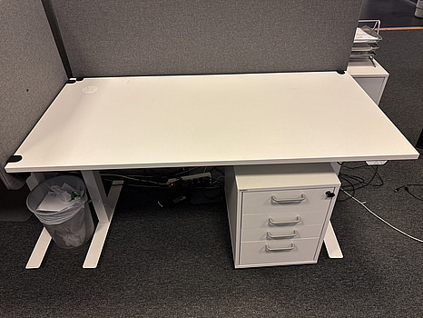 Höj- och sänkbart skrivbord, ikea inkl. Hurts, Edsbyn och kontorsstol