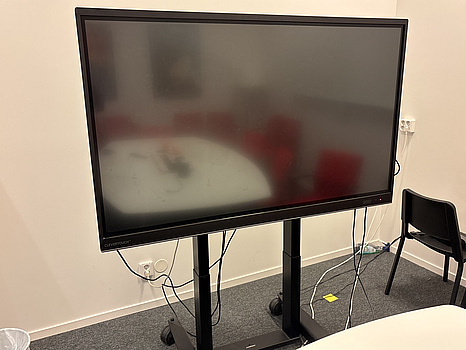 Touchskärm Clevertouch UX Pro 65 tum inkl. ställ på hjul