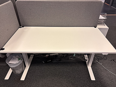 Höj- och sänkbart skrivbord inkl. kontorsstol