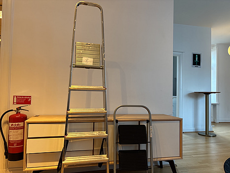 2 st. fällbara stegar