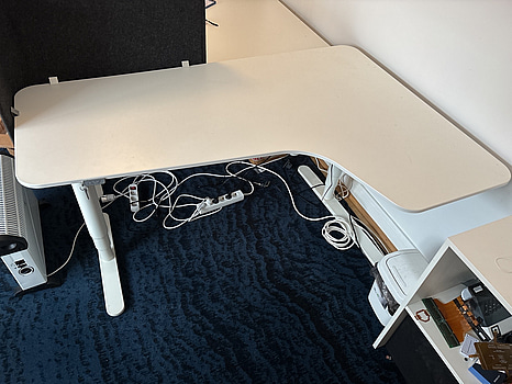 Höj- och sänkbart skrivbord, elektriskt