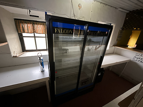 Dryckeskyl / ölkyl med glasdörrar – Falcon