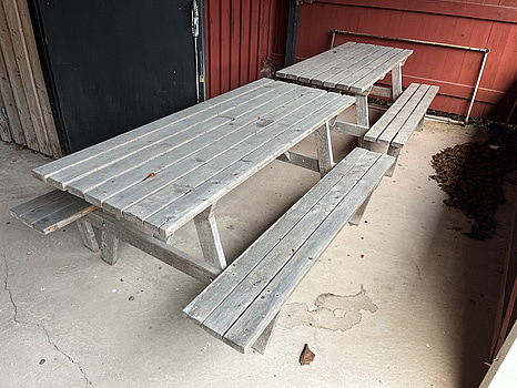 2 st stora träbord – från dansloge