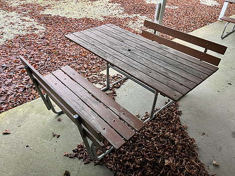 1 st. Picknickbord i trä och stål