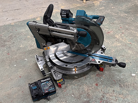 Kap- & gersåg Makita LS003G med batteri & laddare