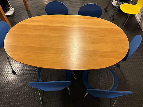 Matbord inkl. 6 st. stolar