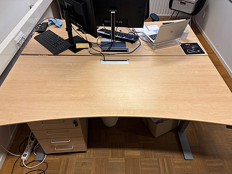 Höj-och sänkbart skrivbord