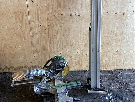 Kapsåg Hitachi C8FSE inklusive sågbänk