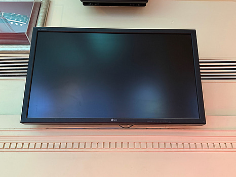 5 st skärmar, LG Flatron, ca 41"