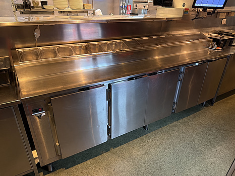 Salladsbuffé/ kylbänk, rostfri kökslinje, 265 x 60 cm