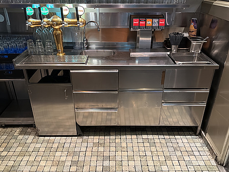 Rostfri serveringsstation