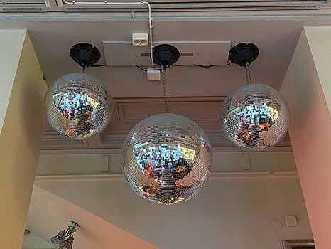 Discokulor, tre st, med motorer