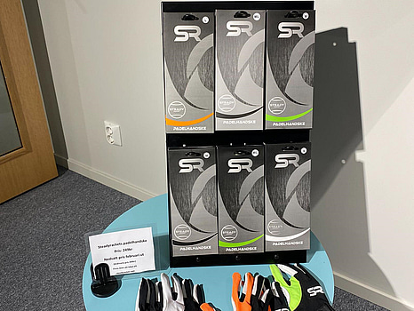 Parti med padelhandskar, ca. 500 st