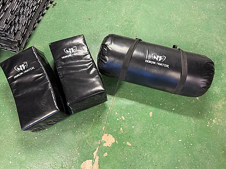 2 st kickshields samt uppercutsäck, Nordic Fighter
