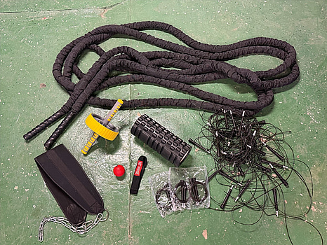 Diverse träningsutrustning, bl.a. Battle rope, ab wheel, parti hopprep m.m.