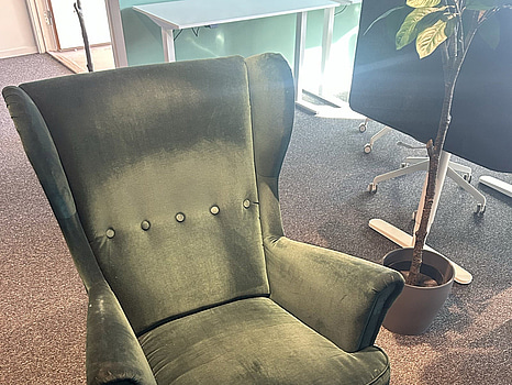 Fåtölj grön, med fotpall
