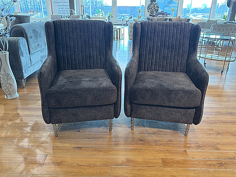 2 st fåtöljer i grå sammet