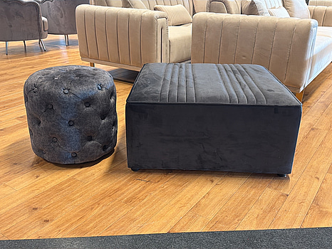 2 st sittpuffar/ fotpallar, blå sammet