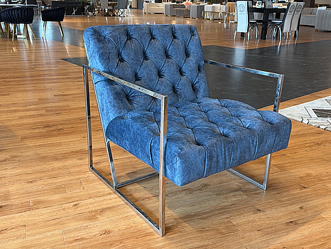 Fåtölj i blå sammet