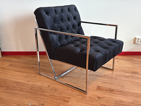 Fåtölj i svart sammet