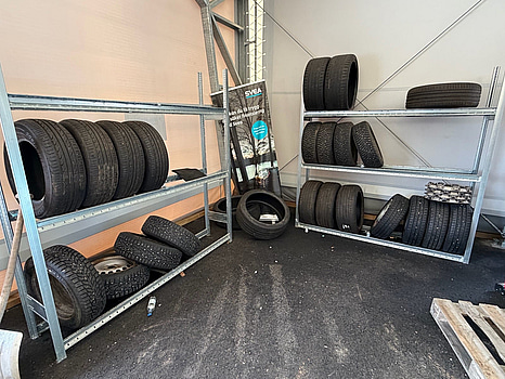 Parti däck och fälg, totalt ca 46 däck/hjul samt 4 lösa fälgar