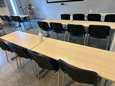 Möbler stol och bord,  utrustning för utbildning, körskola ca 30 platser .