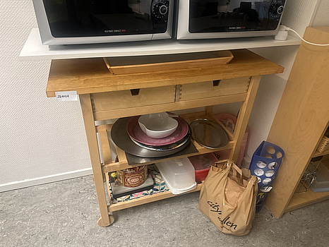 Kökvagn i trä, två lådor, hjul