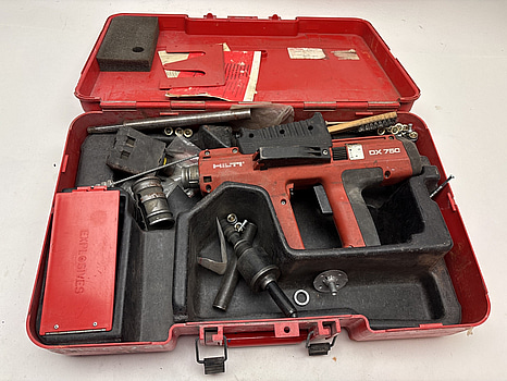 Bultpistol HILTI DX 750