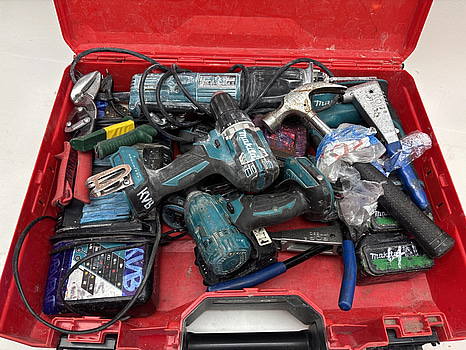 Parti med diverse verktyg Makita