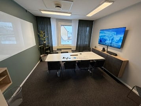 Konferensrum med smart-tv m.m.