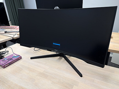 Samsung 34-tums datorskärm curved