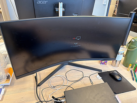 Samsung 34-tums curved datorskärm