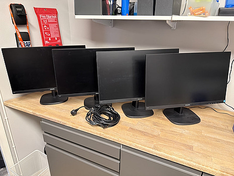 4 st Philips 24-tums datorskärmar