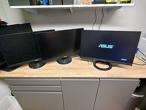 3 st Asus 23-tums datorskärmar