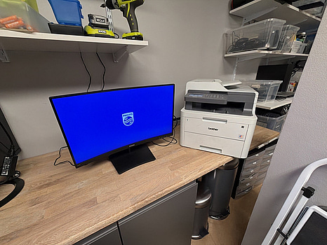 Multifunktionsskrivare & datorskärm